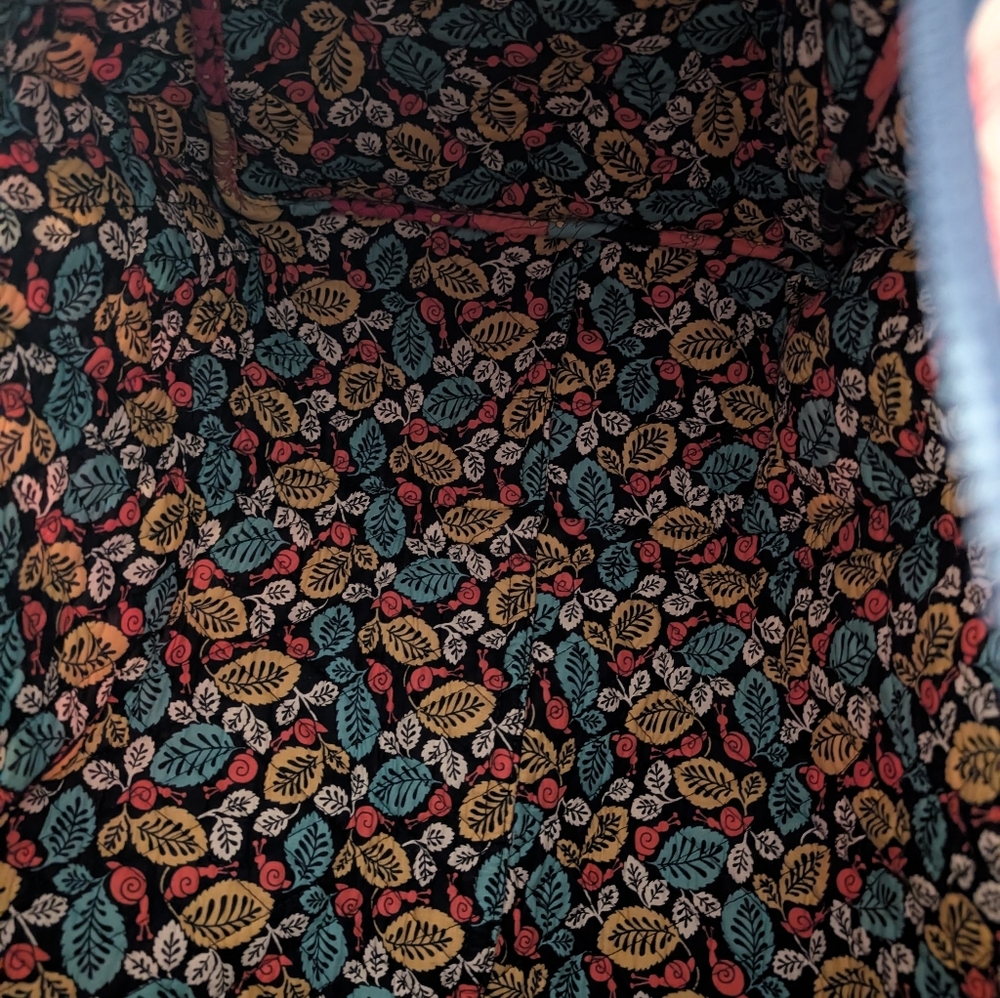 Vera Bradley Medium Duffle Excellent Happy Snails - Picture 8 of 13